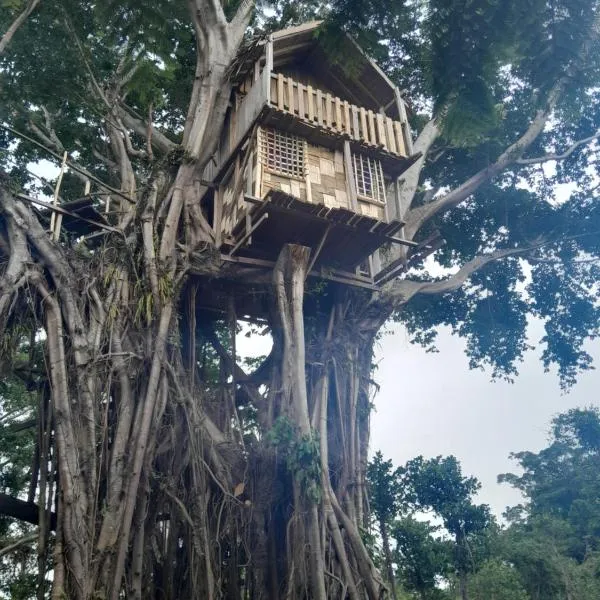 Glowing Mountain view tree house, хотел в Loanengo