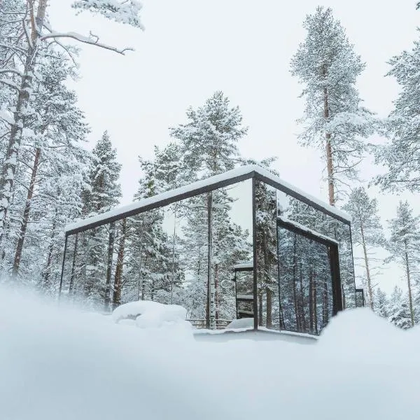 Invisible Forest Lodge Suite with Private Sauna and Hot Tub，位于罗瓦涅米的酒店
