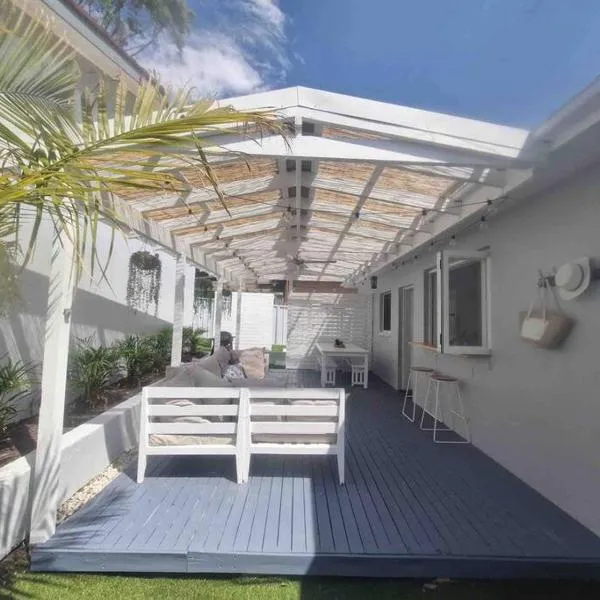 3-bed recently-renovated - now with aircon & heating - unit 1, hotel in Shoal Bay