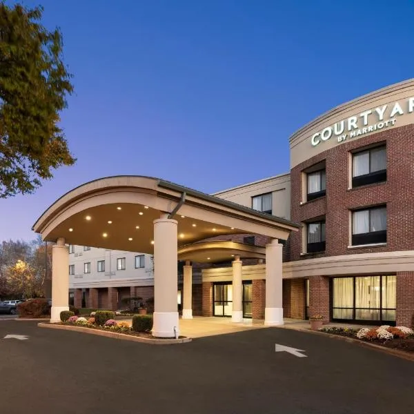 Courtyard Wall at Monmouth Shores Corporate Park, hotel a Wall Township