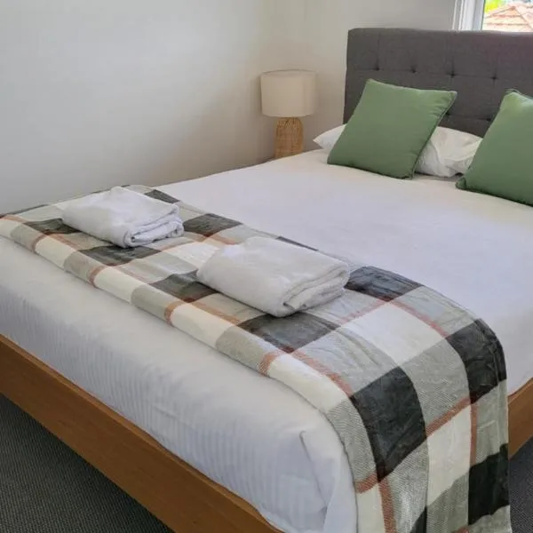 Husky 19 Beautifully Appointed Apartments - GREAT LOCATION - in the heart of Husky, hotel in Huskisson