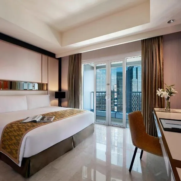 The Residences of The Ritz-Carlton Jakarta Pacific Place, hotel in Jakarta