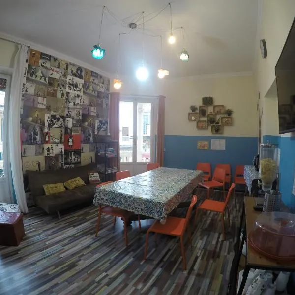 Home Genoa Hostel, hotel v Janově