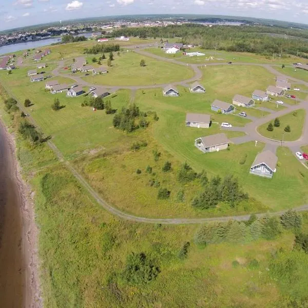 Villegiature Deux Rivieres Resort, hotel v destinaci Tracadie