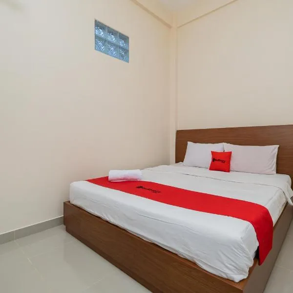 RedDoorz Syariah near Batu Night Spectacular, hotel di Malang