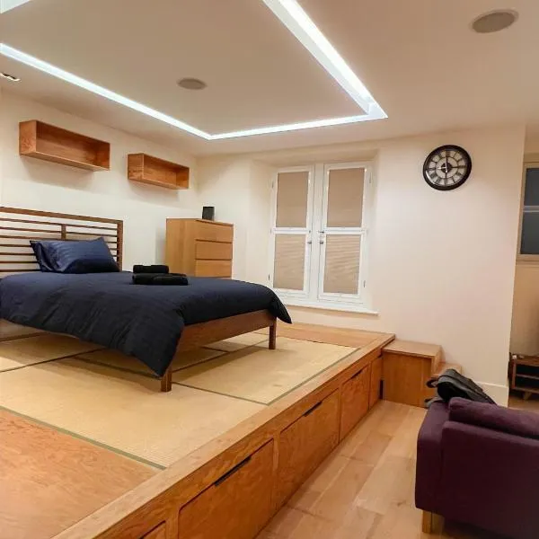 Wood studio flat, hotel in London
