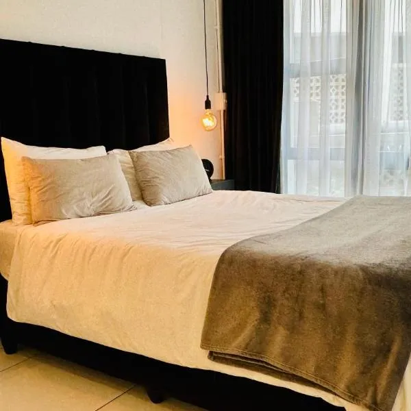 Industrial CHIC Apartment 113 - Luxury City Escape, Washing Machine & Fast WiFi, hotel in Johannesburg