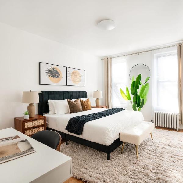 444-2E Modern 2BR Hell's Kitchen, New York