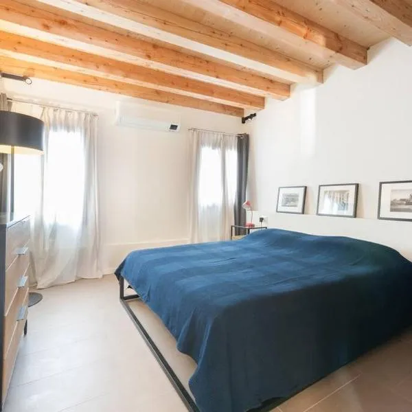 Ca' Ferrando, brand new apartment, experienced host! – hotel w Wenecji