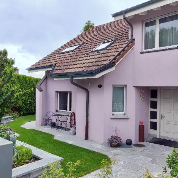 Hillside Homestay near Luzern by Menbergs Harmony Homestay, hotel em Hildisrieden