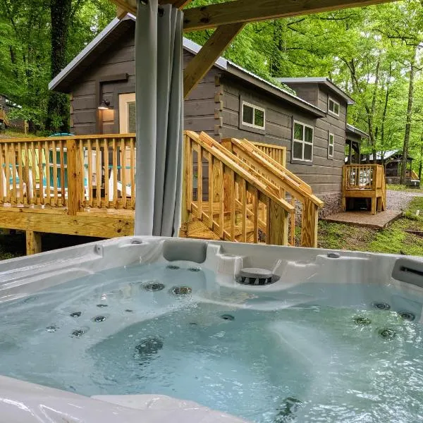 Peggers Cabin Luxury Rustic Tiny Cabin Spa, hotel din Chattanooga