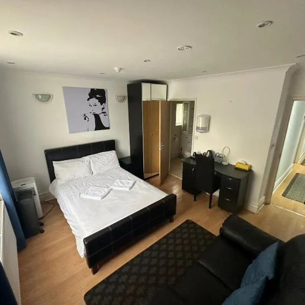 3 Luxury En-suite Bedrooms, hotel v destinaci Cardiff