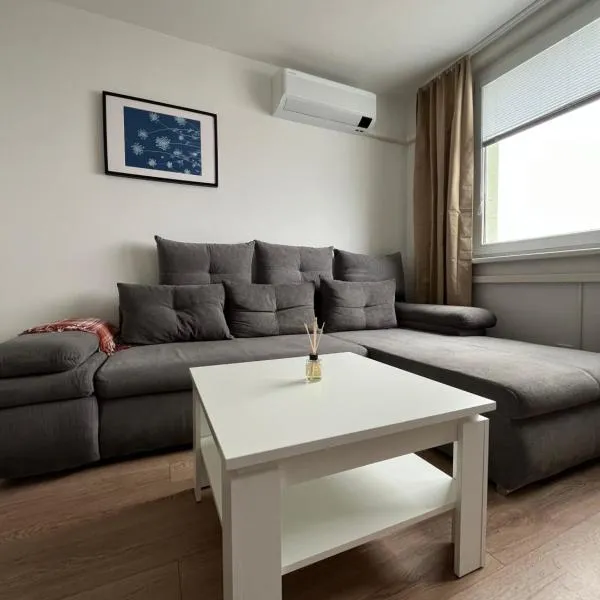 Elegant Escape apartment III - free parking, easy access to City Center, hotel in Bratislava