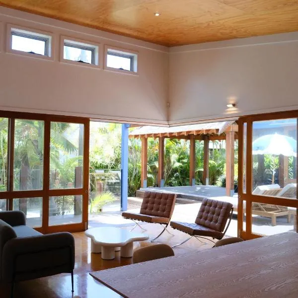 Tropical Villa in Burleigh，位于黄金海岸的酒店