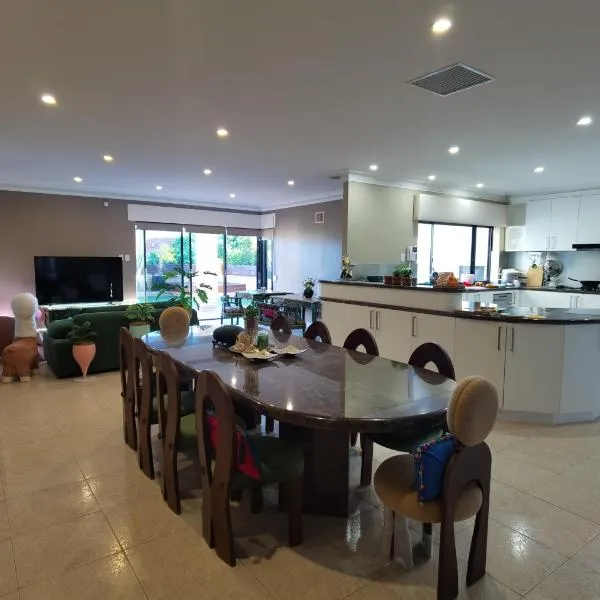 Sunny Ocean View Retreat โรงแรมในเพิร์ท