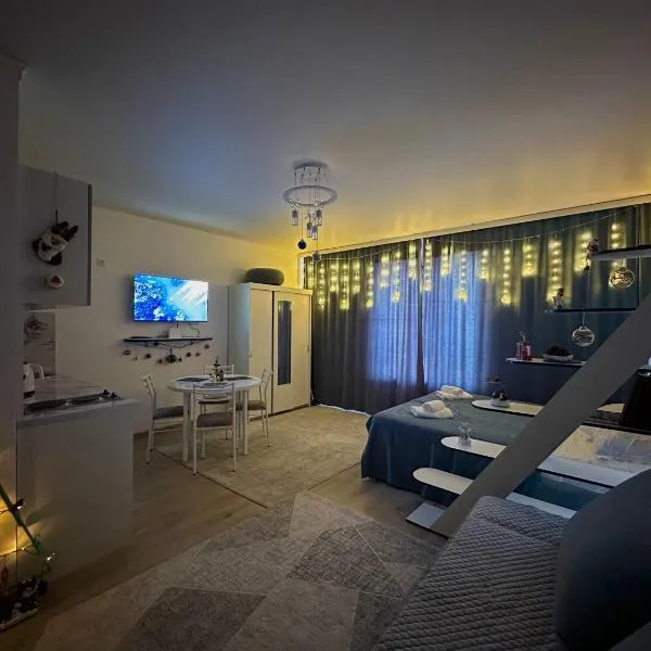 Raduga West 'Azure' Apartment, hotel u gradu Koshkolʼ