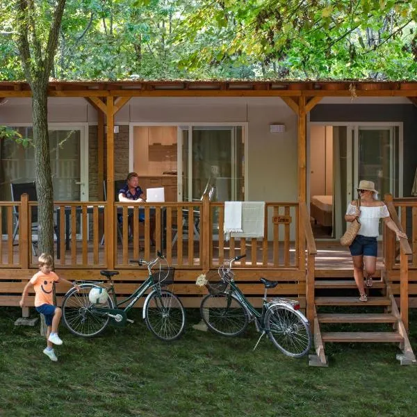 萨比亚多罗露营地,位于利尼亚诺萨比亚多罗的酒店