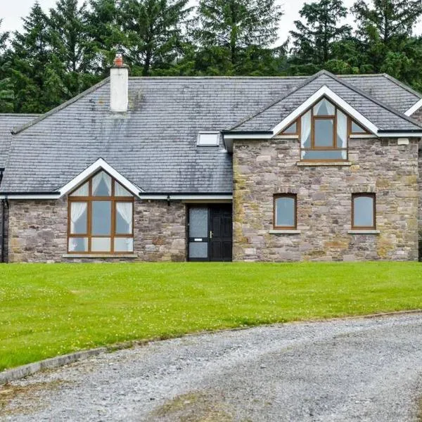 The Mountain Lodge Slievenamon spacious 4 bedroom house、Cloneenのホテル