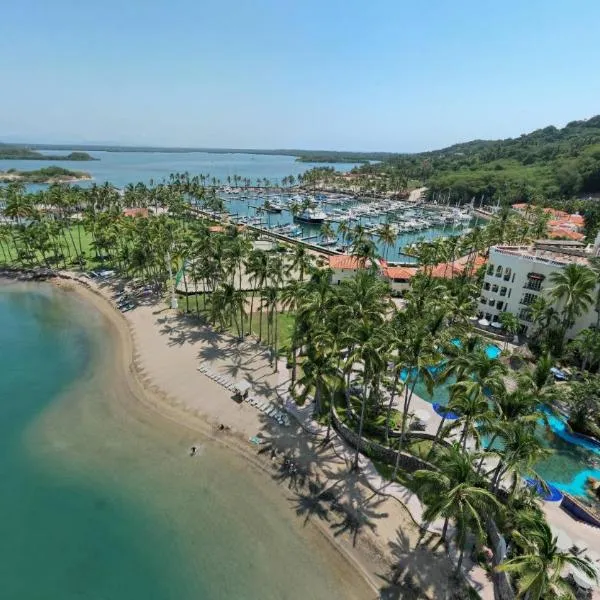 Grand Isla Navidad Golf & Spa Resort with Marina、バラ・デ・ナビダードのホテル