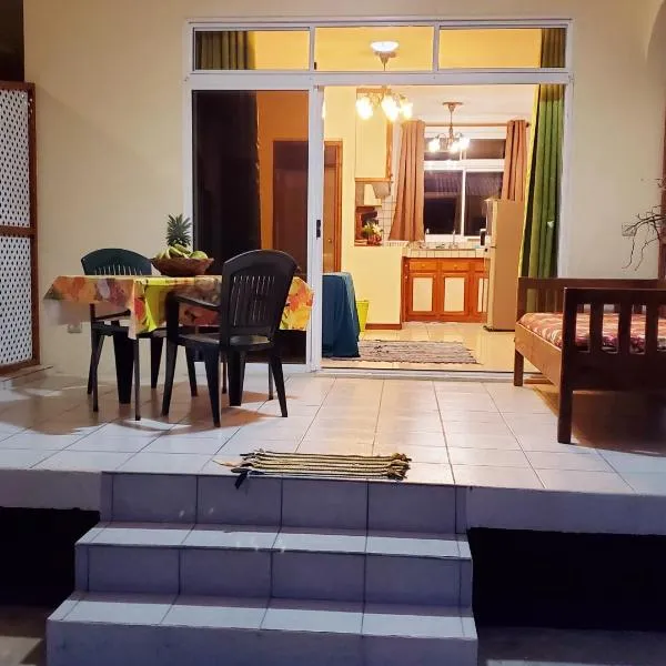 Studio Iti Fare Tepua Lodge, hotel in Uturoa