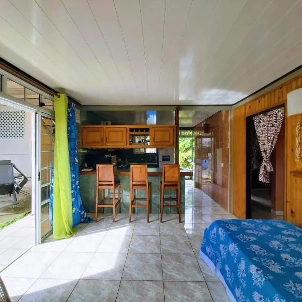 Studio Poe 1 Room Fare Tepua Lodge, hotel in Uturoa