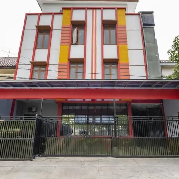 RedDoorz @ Jemursari Surabaya 2, hotel a Surabaya