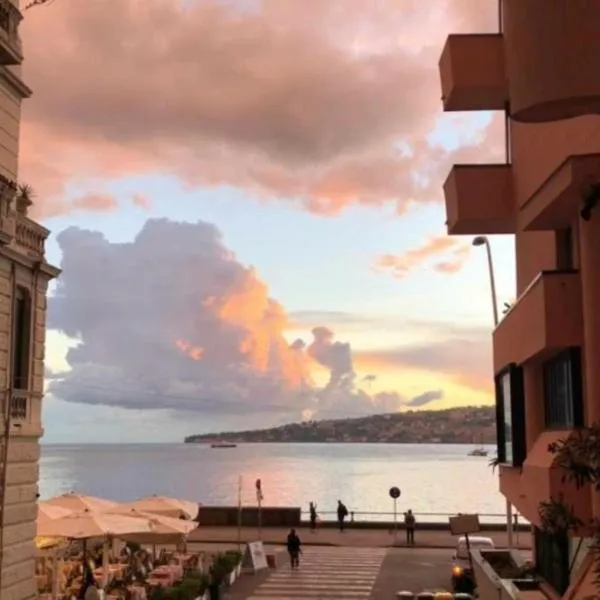 Naples Luxury Suites B&B، فندق في نابولي