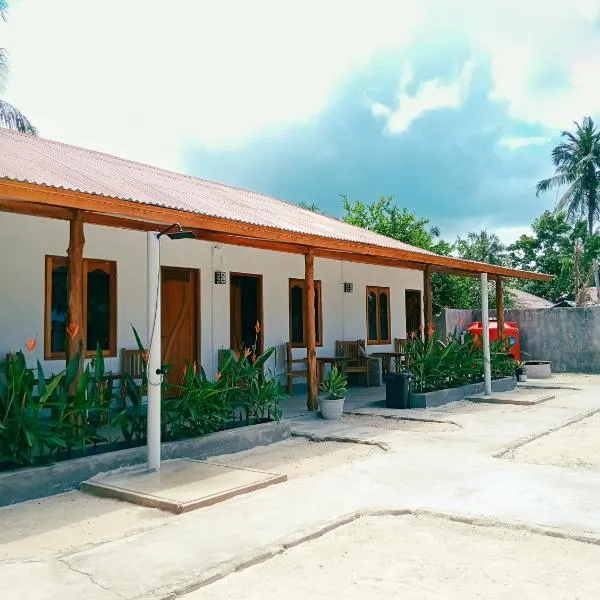 Suzi Beach House Mentawai, hotel in Tuapejat