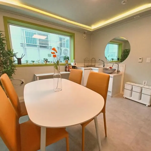 Four Seasons House (Female only)，位于首尔的酒店