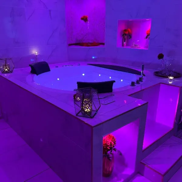 Suite romantique avec jaccuzy à la gare de Montpellier, hotel in Montpellier