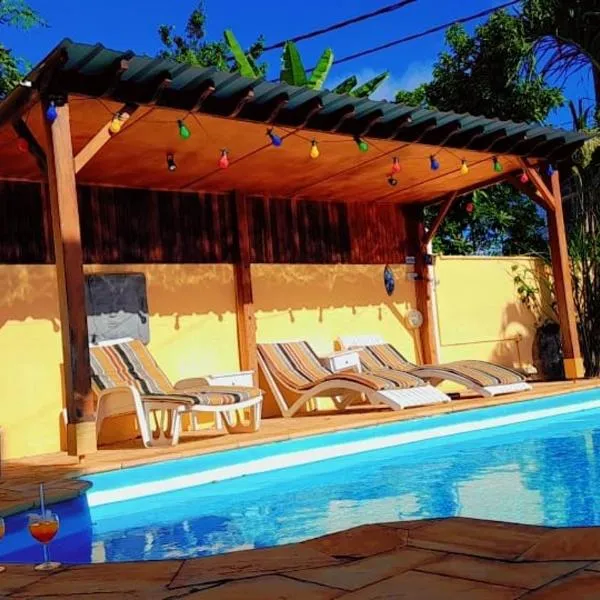 Jolie Villa Santa avec piscine, hotel in Pointe aux Piments