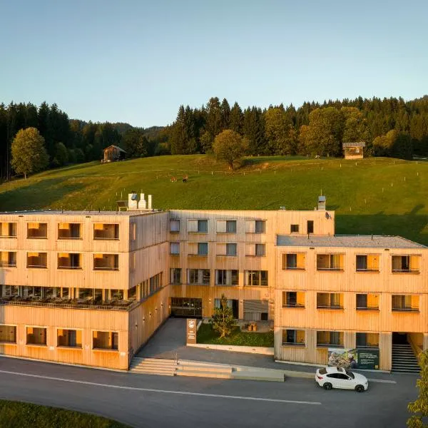 JUFA Hotel Laterns - Klangholzhus, hotel in Laterns
