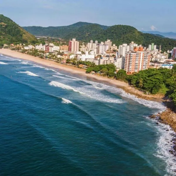 Apartamento em Guarujá Praia do Tombo, 300mts do mar - TOMBO BEACH HOST, hotel i Guarujá