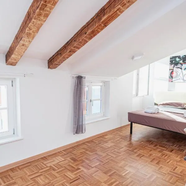 Stay Apartments Venezian, ξενοδοχείο στη Τεργέστη