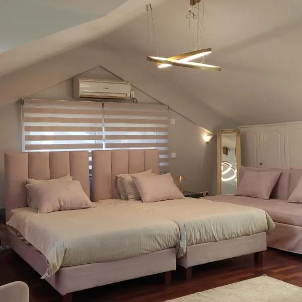 Beautiful maisonette with a view to the mountains and the sea, hotel v destinaci Aghia Marina