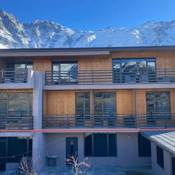 Old District View Hotel kazbegi, hotel in Stepantsminda