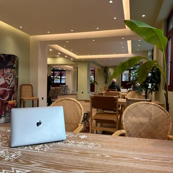 The Maroon Bottle Luxury Suites, hotel in Thessaloniki