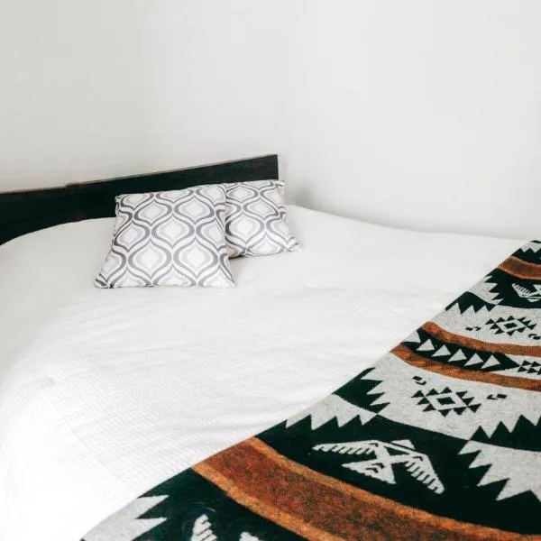 Small Private Studio at Kitsilano Beach, hotel di Vancouver