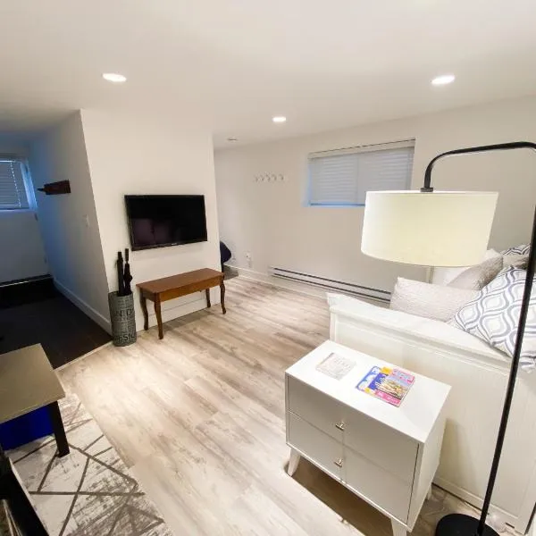Small Private Studio at Kitsilano Beach, hotel in Vancouver