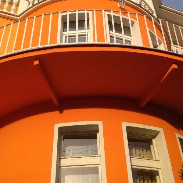 Apartmány u jezera Fami***、ドクシのホテル