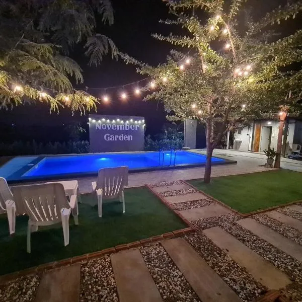 November Garden พูลวิลล่าชัยนาท, hotel v destinaci Ban Bung Hak Kong Sin