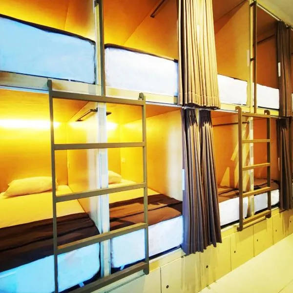 Fora Capsule Hostel Tuban Kuta Bali, Hotel in Kuta