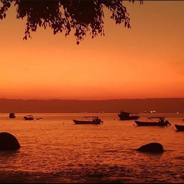 Casa Quintal - Pé na Areia - Araçatiba Ilha Grande, khách sạn ở Praia de Araçatiba