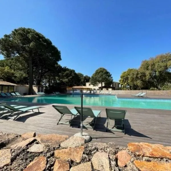 Appartement à Cala Rossa, hotel a Lecci