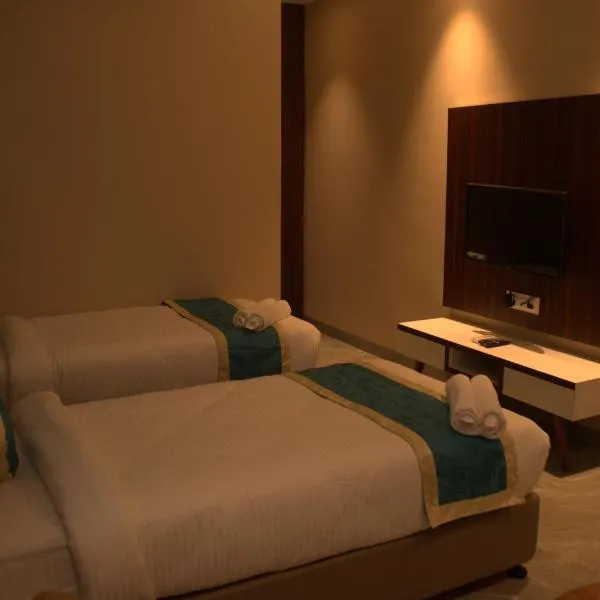 Hotel Tanisha, hótel í Kishanganj Bazar