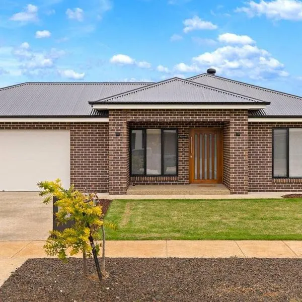 Popular Luxury Villa Kialla Shepparton, hotel in Kialla