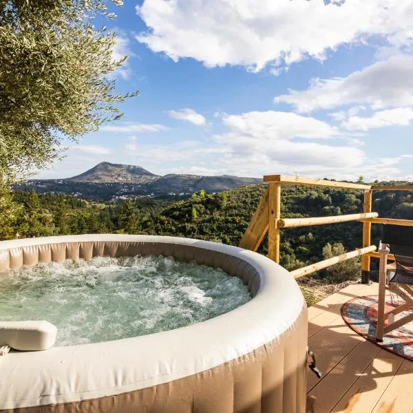 Civara Chalet - Private Glamping in nature with Jacuzzi, hotel in Tsivarás