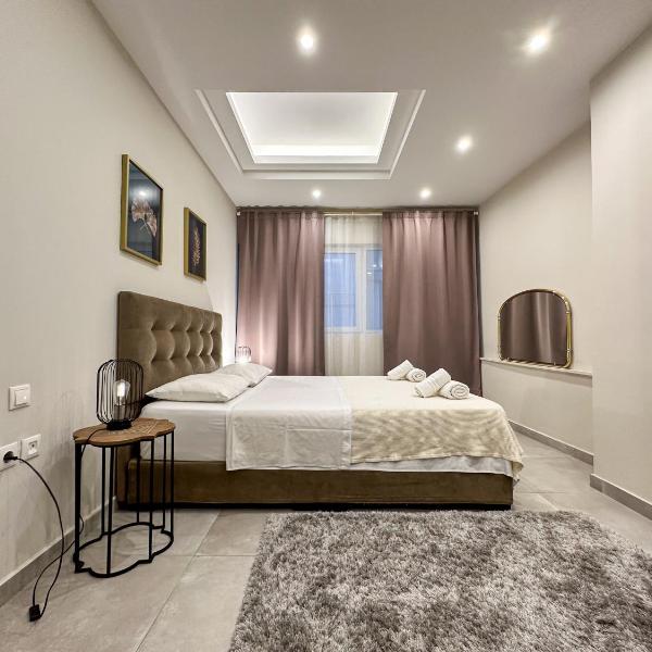 Contemporary & Spacious Renovated Apartment, DT Syntagma, /Touristic Area, Athènes