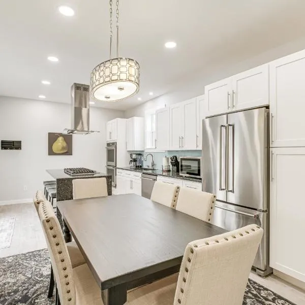 Bright & Modern Home: 2 Mi to Presque Isle Airport, hôtel à Presque Isle