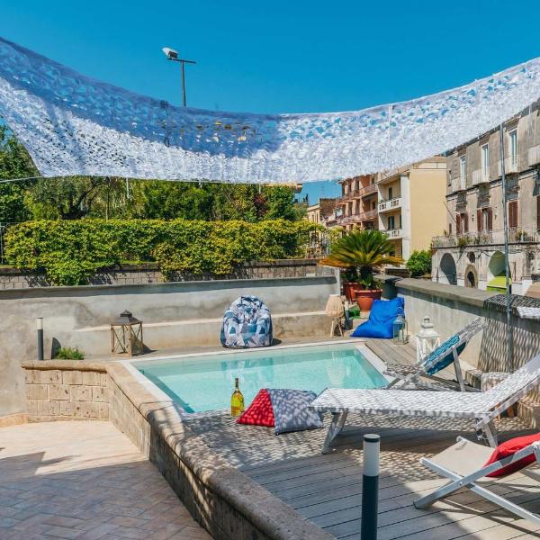Spacious Villa with 4 rooms, pool, solarium & garden